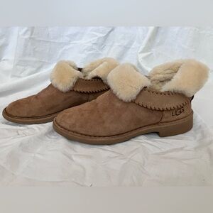 Women's UGG McKay Beige Suede Fleece Lined Ankle Slip On Boots, Size 7.5